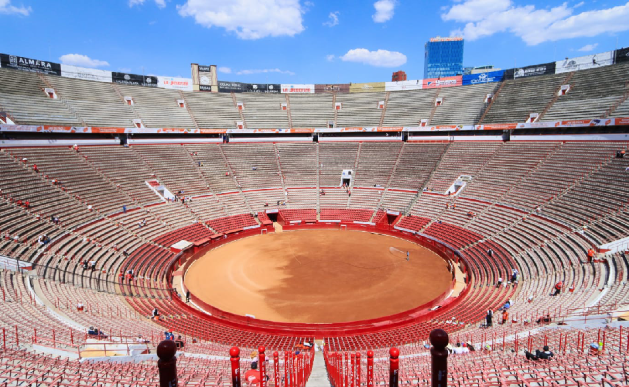 Aplaza posible suspensión de corridas de toros en Plaza México